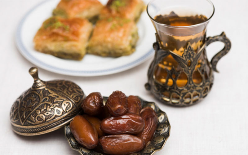 خرما و چای